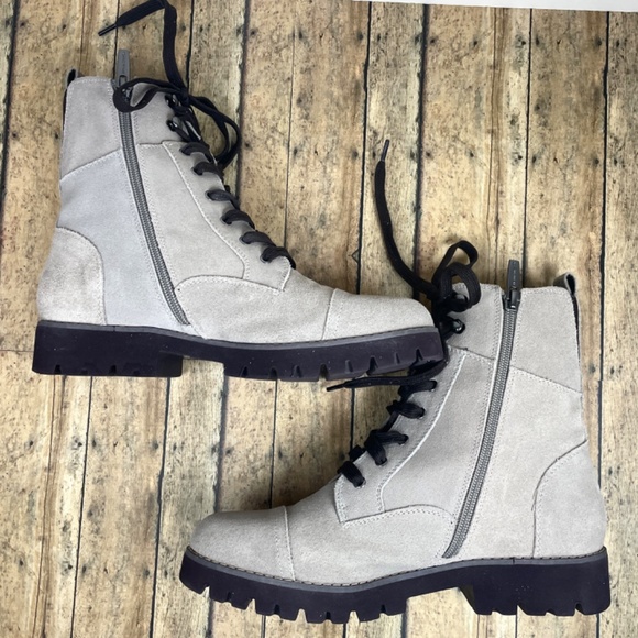 Donald Pliner “Ease” Suede Combat Boot in Light Taupe, Size 7.5 M - Picture 5 of 15